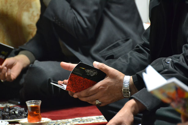 دعاي پرفيض توسل با حضور روئسا و مديران شهرستان در ساختمان ستادي شهرداري لاهيجان